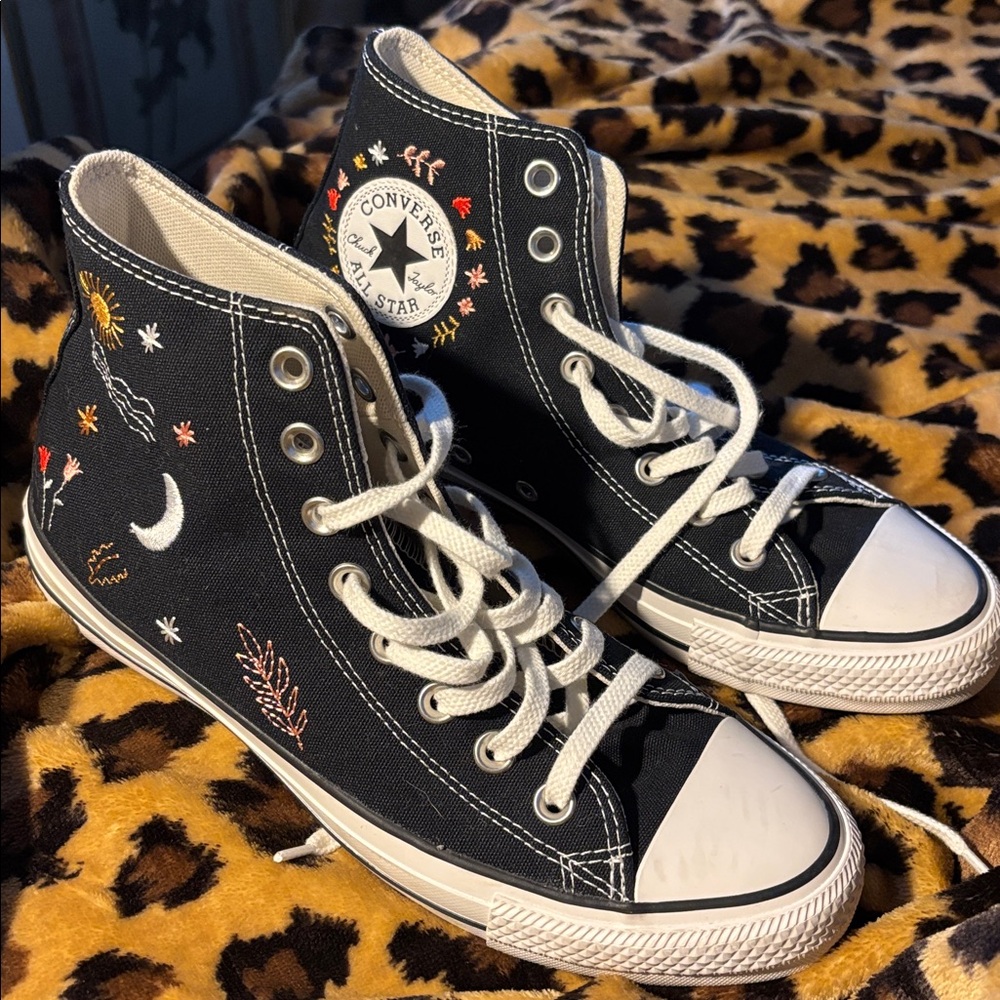 NWOT It’s okay to wander Converse Black High-Top Sneakers with Embroidery - Picture 8 of 10